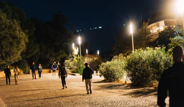 Δήμος Αθηναίων – Ίδρυμα Ωνάση: Αναβαθμισμένος φωτισμός των οδών Διονυσίου Αρεοπαγίτου και Αποστόλου Παύλου