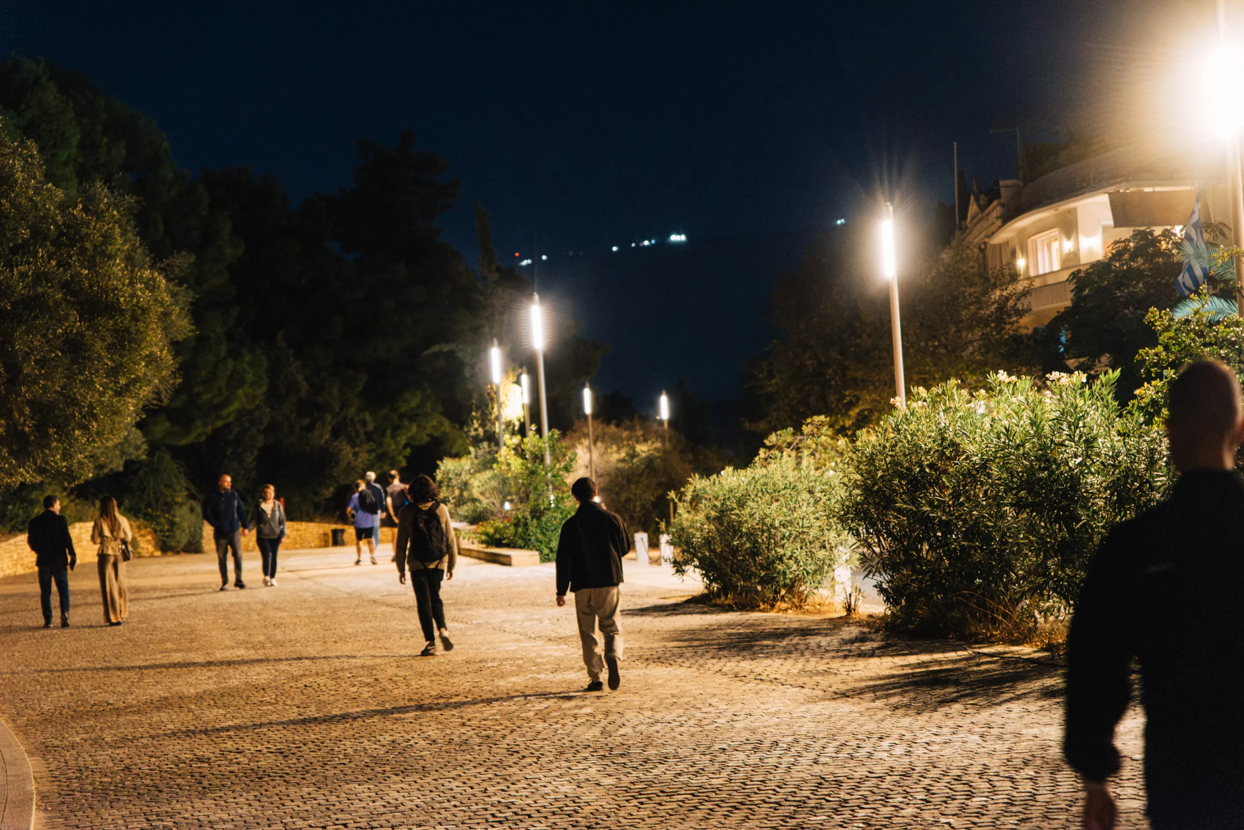Δήμος Αθηναίων – Ίδρυμα Ωνάση: Αναβαθμισμένος φωτισμός των οδών Διονυσίου Αρεοπαγίτου και Αποστόλου Παύλου