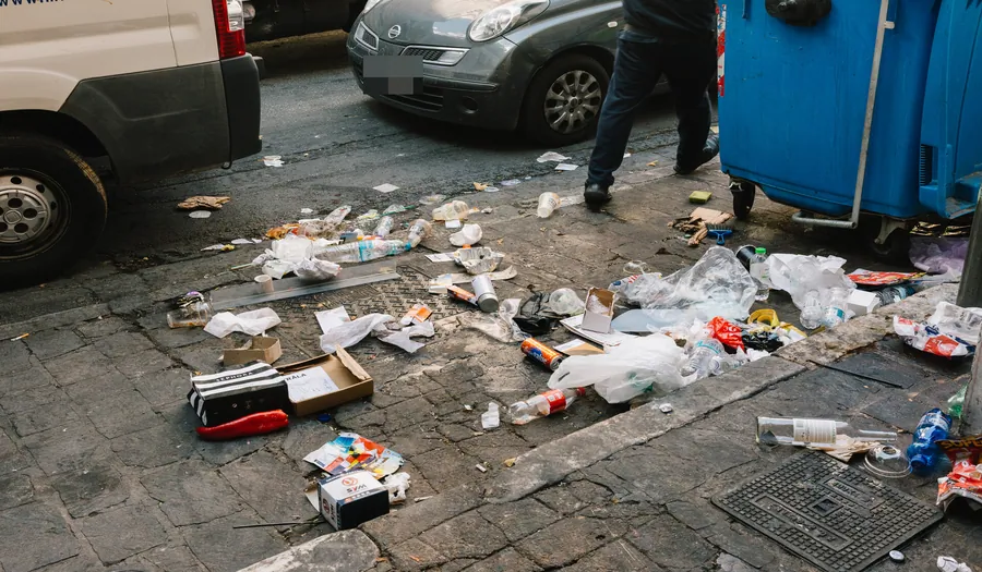 Το καλύτερο που θα μπορούσε να κάνει ο Δήμαρχος, θα ήταν να παραδεχτεί πως η Αθήνα βρωμάει...
